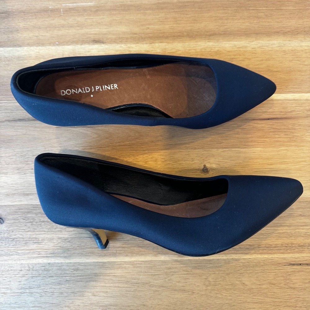 Donald J Pliner Gali Women 7.5 Navy Blue Fabric Pointed Toe Kitten Heel Pumps‎